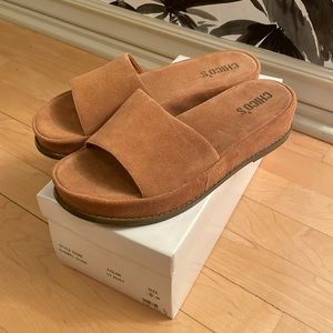 NEW Chico’s Carmel Slides